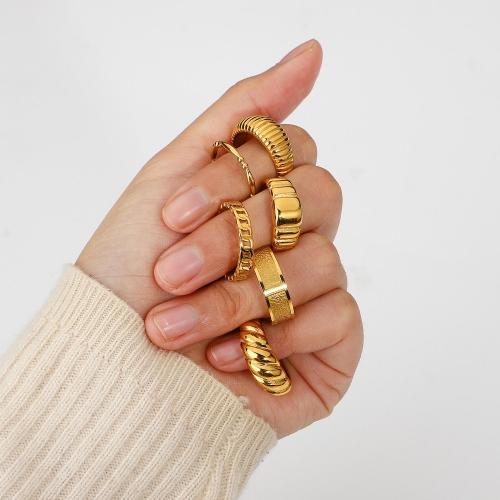 horn-wrapped chunky ring